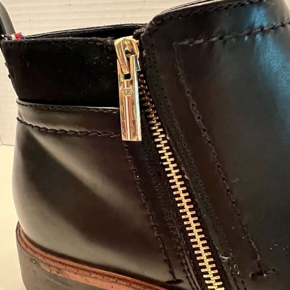Tommy Hilfiger Fawn2 Zip Ankle Booties 10 - Picture 2 of 10